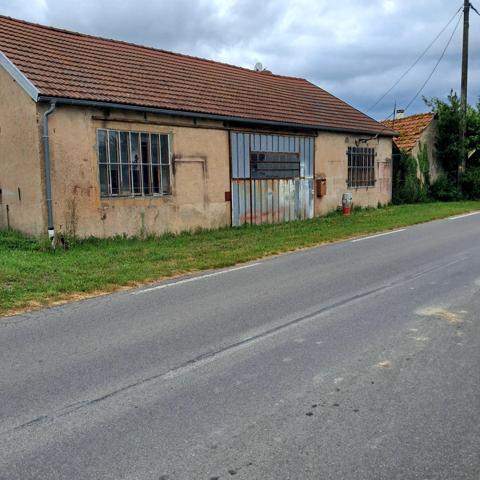 Local Commercial à TREZELLES, 03220 - 1 pièce 195m²