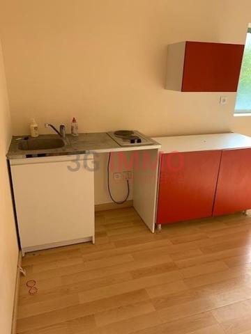 Location / Local Commercial à Bessines (79000)