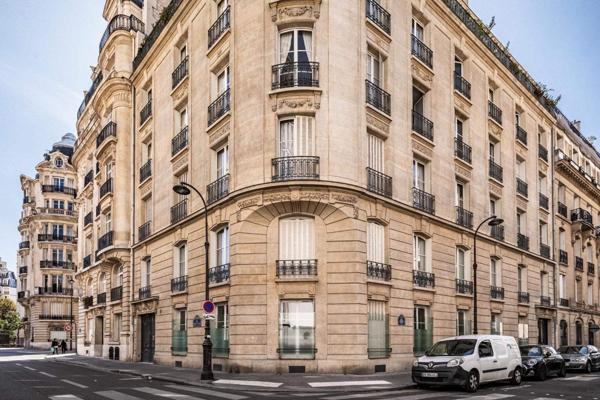 APPARTEMENT BOURGEOIS RENOVE ET MEUBLE AVEC GARAGE