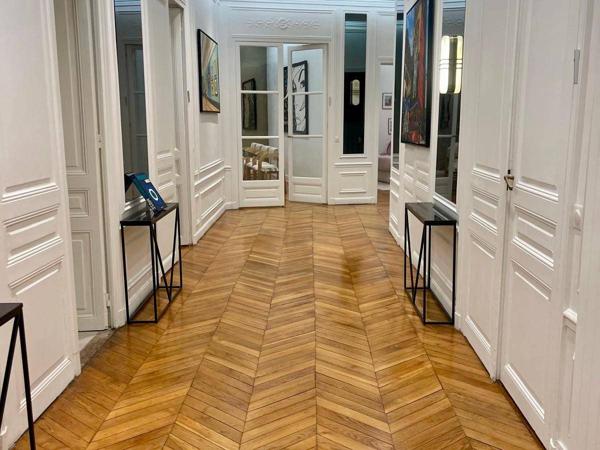 APPARTEMENT BOURGEOIS RENOVE ET MEUBLE AVEC GARAGE