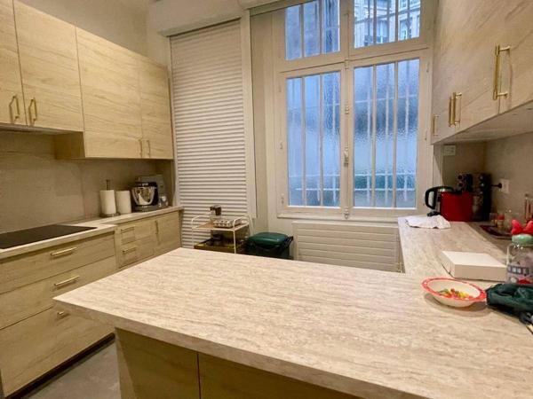 APPARTEMENT BOURGEOIS RENOVE ET MEUBLE AVEC GARAGE