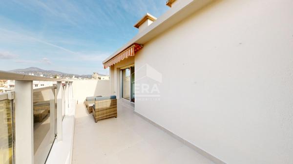NICE - FLEURS : JOLI 2 PIÈCES TRAVERSANT E/O AVEC TERRASSE ET BALCON