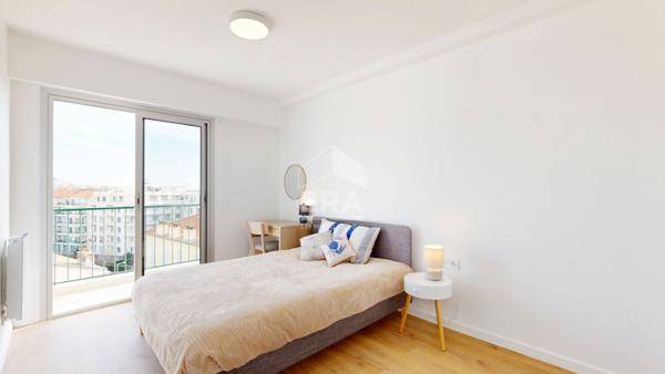 NICE - FLEURS : JOLI 2 PIÈCES TRAVERSANT E/O AVEC TERRASSE ET BALCON