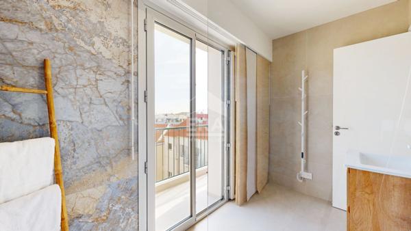 NICE - FLEURS : JOLI 2 PIÈCES TRAVERSANT E/O AVEC TERRASSE ET BALCON