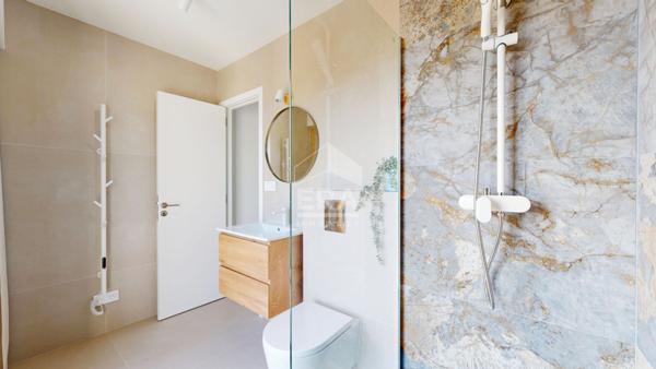 NICE - FLEURS : JOLI 2 PIÈCES TRAVERSANT E/O AVEC TERRASSE ET BALCON