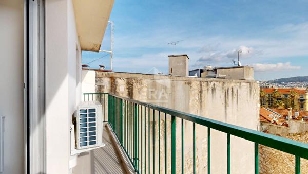 NICE - FLEURS : JOLI 2 PIÈCES TRAVERSANT E/O AVEC TERRASSE ET BALCON