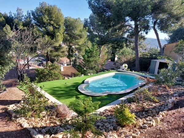 Exclusivité sur Rognac, Villa 193 m2 habitable sur 1234 m2 avec piscine.