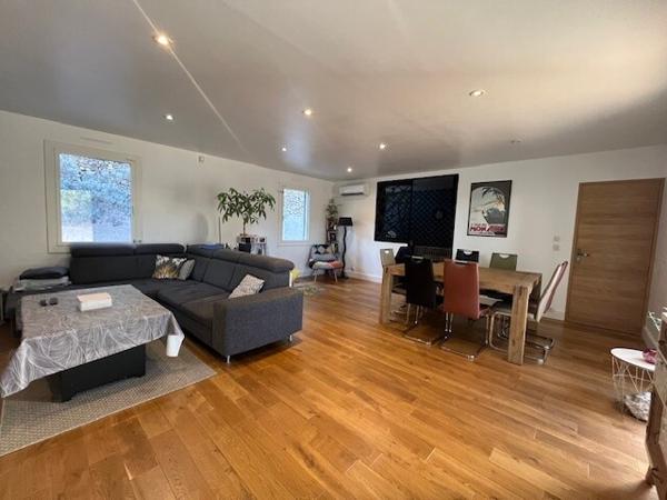 Exclusivité sur Rognac, Villa 193 m2 habitable sur 1234 m2 avec piscine.