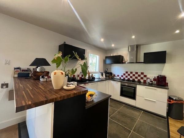 Exclusivité sur Rognac, Villa 193 m2 habitable sur 1234 m2 avec piscine.