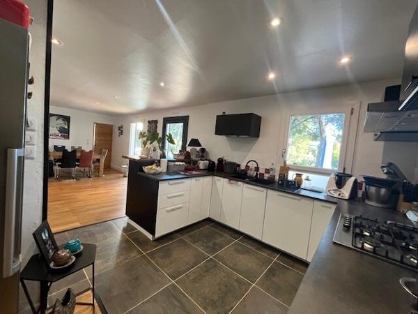 Exclusivité sur Rognac, Villa 193 m2 habitable sur 1234 m2 avec piscine.