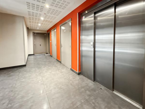 Appartement T3 pièces 62 m2 - HyperCentre