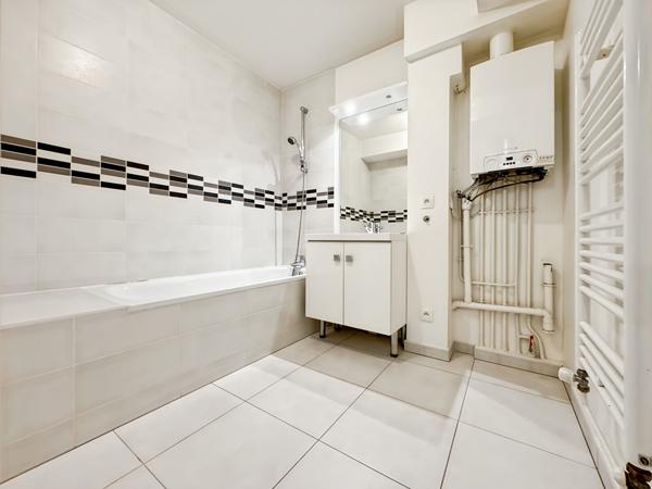 Appartement T3 pièces 62 m2 - HyperCentre