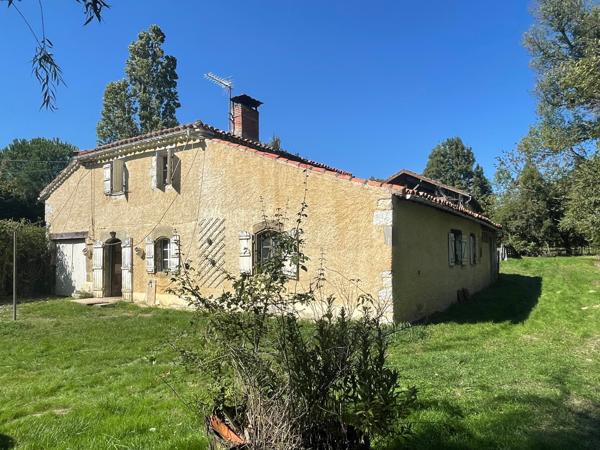 Maison individuelle en pierre + bâtiment fermé sur 4800 m2