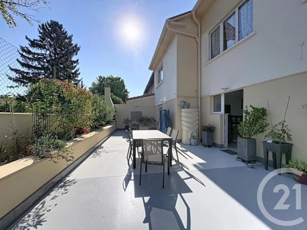 Maison à vendre  11 pièces - 213 m 2   YUTZ  - 57