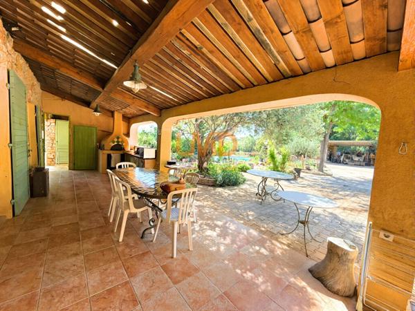 Mas en pierre sur 1,2 hectare – oliveraie, calme