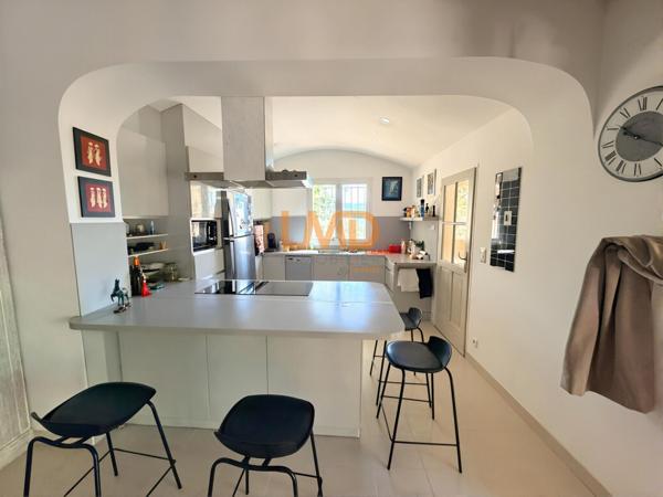 Mas en pierre sur 1,2 hectare – oliveraie, calme