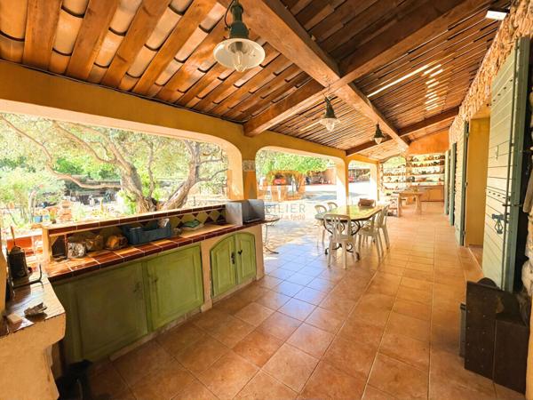 Mas en pierre sur 1,2 hectare – oliveraie, calme