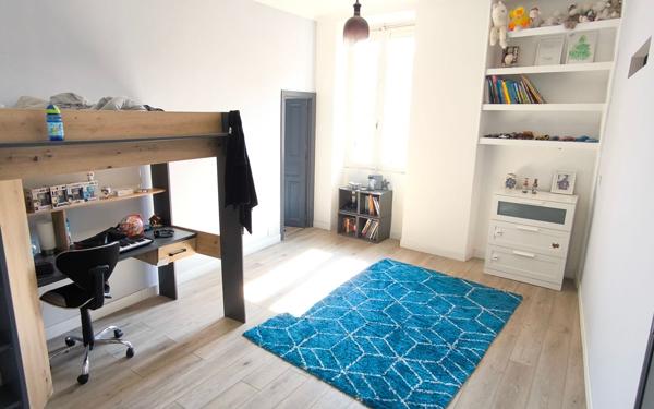 Appartement à vendre    5 pièces • 217 m2 Nîmes