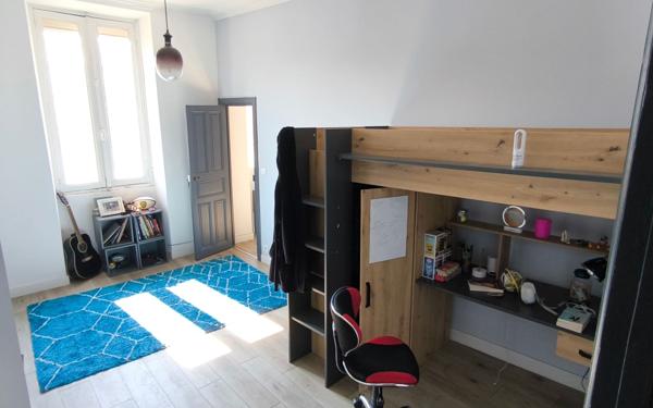 Appartement à vendre    5 pièces • 217 m2 Nîmes