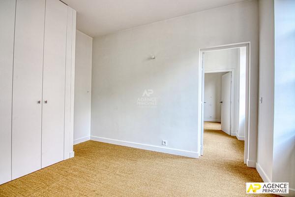 Versailles Notre Dame maison 4 pièces 122.3 m² au sol avec terrasse arborée de 30 m² et grande cave saine €930 000 ** - Référence 27238