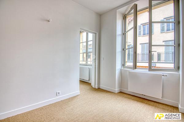 Versailles Notre Dame maison 4 pièces 122.3 m² au sol avec terrasse arborée de 30 m² et grande cave saine €930 000 ** - Référence 27238