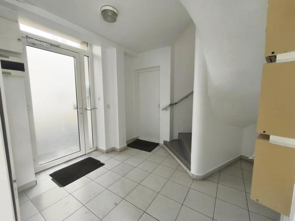 Vente                                                      Immeuble
                        
                                         166 m2                     à Melun