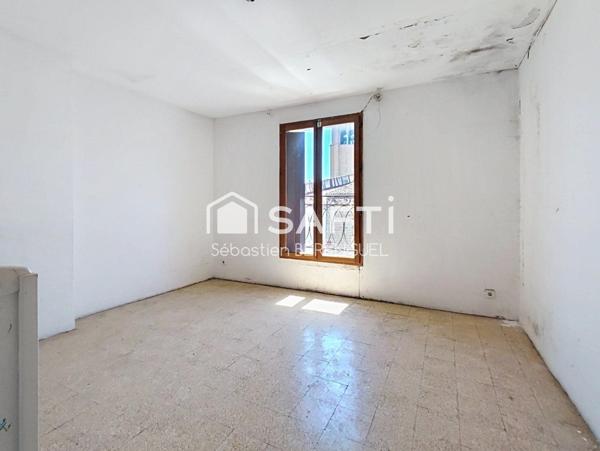 Hyper centre Montagnac maison de village avec garage à rénover