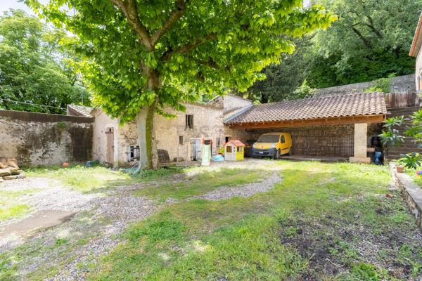 Maison à rénover de 110m2 environ sur 679m2 de terrain en plein coeur de Cruas