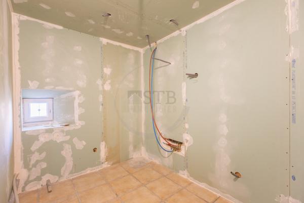 Maison à rénover de 110m2 environ sur 679m2 de terrain en plein coeur de Cruas