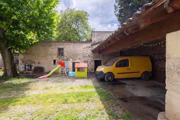 Maison à rénover de 110m2 environ sur 679m2 de terrain en plein coeur de Cruas