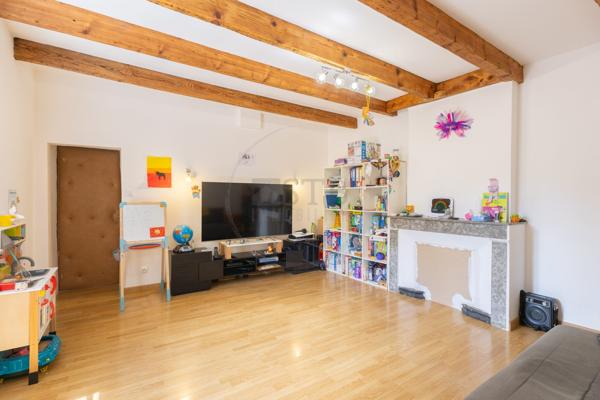 Maison à rénover de 110m2 environ sur 679m2 de terrain en plein coeur de Cruas