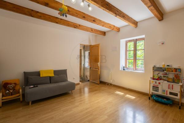 Maison à rénover de 110m2 environ sur 679m2 de terrain en plein coeur de Cruas