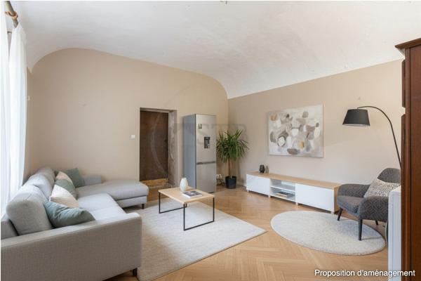 Maison à rénover de 110m2 environ sur 679m2 de terrain en plein coeur de Cruas