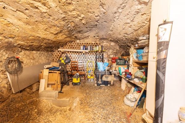 Maison à rénover de 110m2 environ sur 679m2 de terrain en plein coeur de Cruas