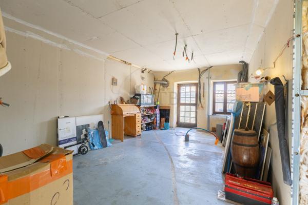 Maison à rénover de 110m2 environ sur 679m2 de terrain en plein coeur de Cruas