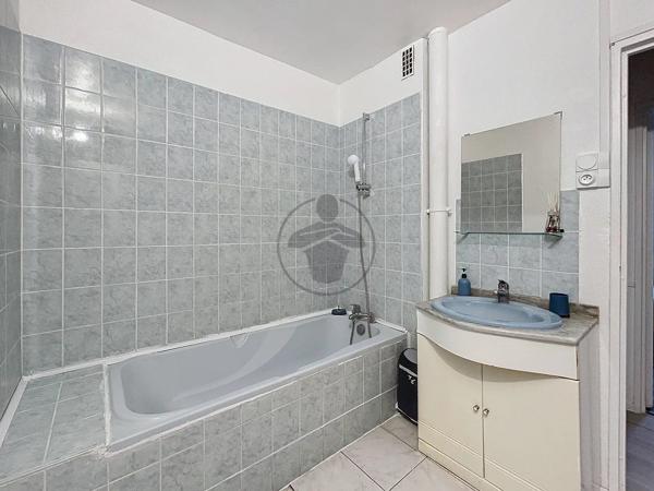 Location                                                      Appartement
                        
                     4 pièces                      68 m2                     à Saint-Quentin