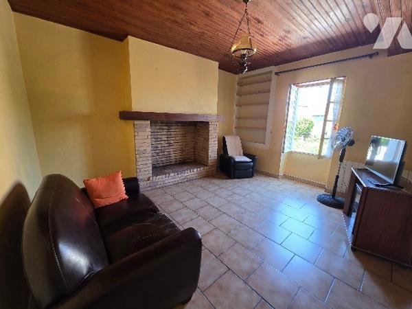 Maison de 108m² sur deux étages avec dépendance et jardin.