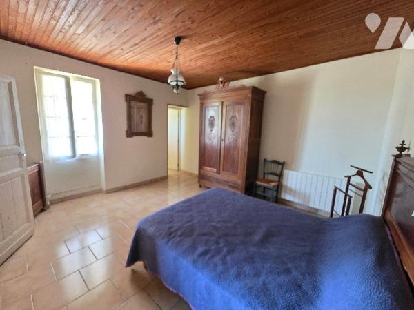 Maison de 108m² sur deux étages avec dépendance et jardin.