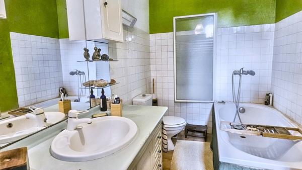 Sommières (30250) Sommiéres - Centre historique - Maison 6 Pièces 130 M² A rafraichir