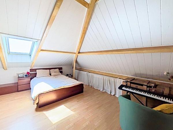 DUPLEX DERNIER ÉTAGE AVEC TERRASSE ET VUE DÉGAGÉE JUSQU’À LA TOUR EIFFEL