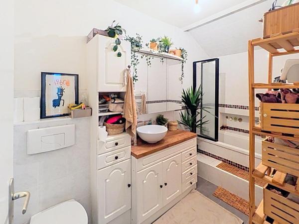 DUPLEX DERNIER ÉTAGE AVEC TERRASSE ET VUE DÉGAGÉE JUSQU’À LA TOUR EIFFEL