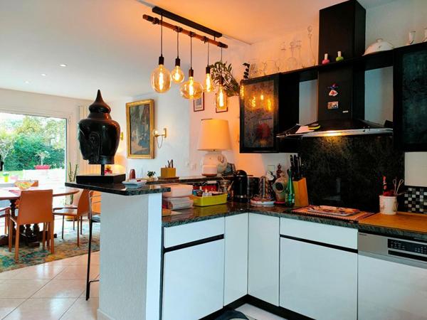 ENSEMBLE 208 m² MAISON + STUDIO - PISCINE - GARAGES AVEC TERRAIN 2621 m²