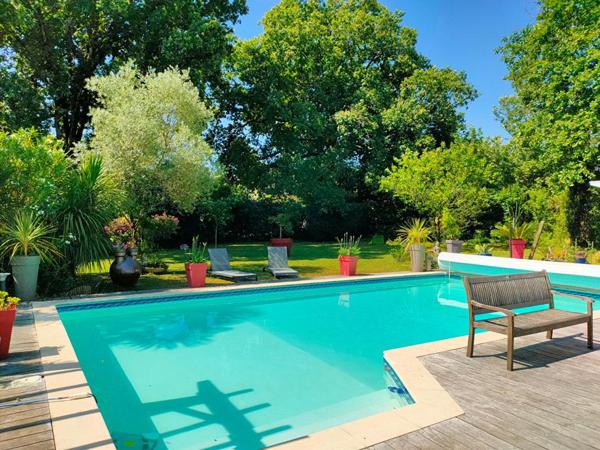 ENSEMBLE 208 m² MAISON + STUDIO - PISCINE - GARAGES AVEC TERRAIN 2621 m²