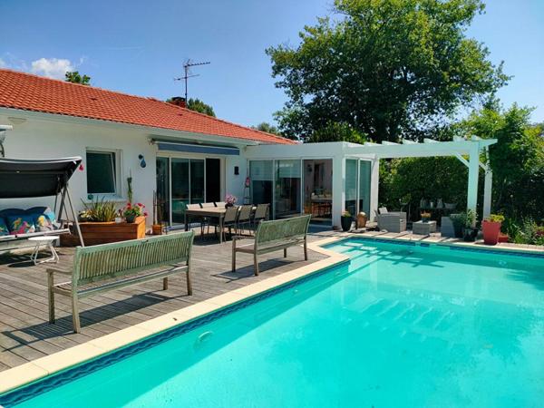 ENSEMBLE 208 m² MAISON + STUDIO - PISCINE - GARAGES AVEC TERRAIN 2621 m²