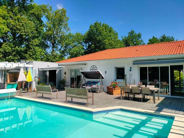 ENSEMBLE 208 m² MAISON + STUDIO - PISCINE - GARAGES AVEC TERRAIN 2621 m²