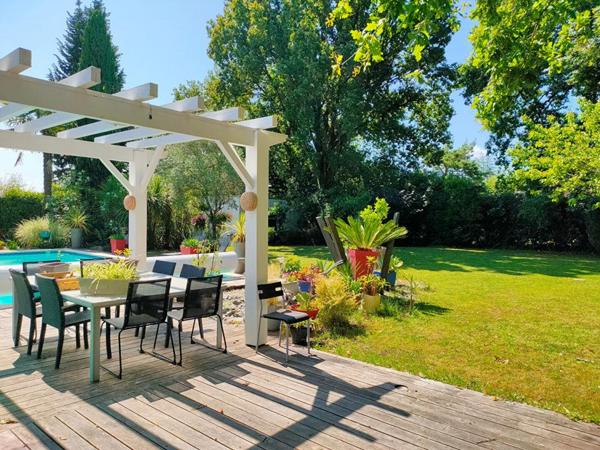 ENSEMBLE 208 m² MAISON + STUDIO - PISCINE - GARAGES AVEC TERRAIN 2621 m²