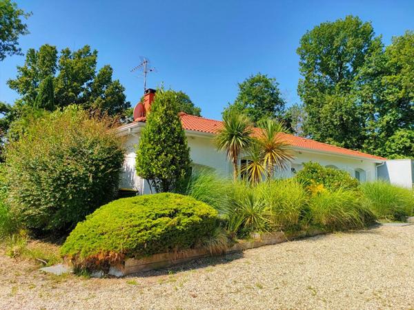 ENSEMBLE 208 m² MAISON + STUDIO - PISCINE - GARAGES AVEC TERRAIN 2621 m²