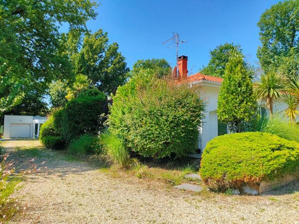 ENSEMBLE 208 m² MAISON + STUDIO - PISCINE - GARAGES AVEC TERRAIN 2621 m²