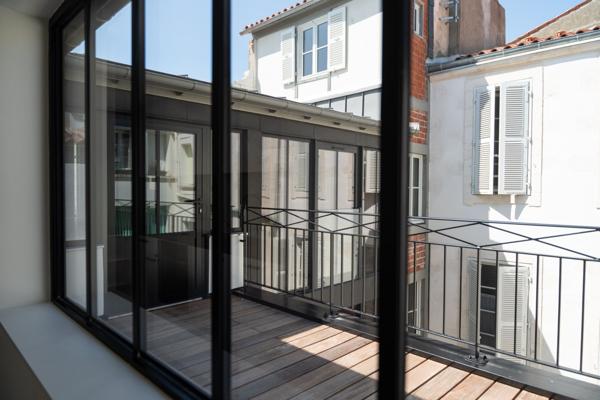 La Rochelle Maison de ville à restaurer avec jardin terrasse