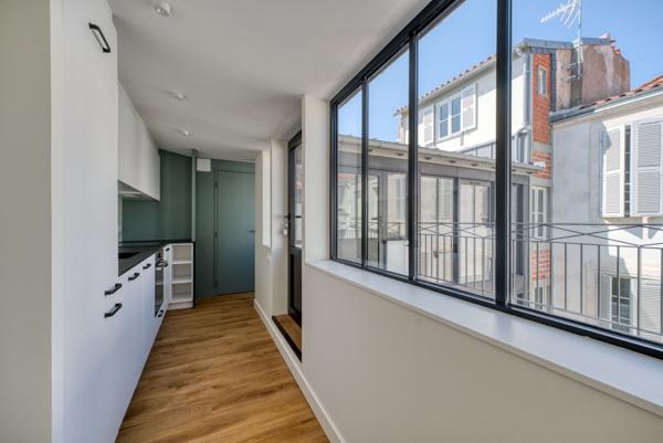 La Rochelle Maison de ville à restaurer avec jardin terrasse